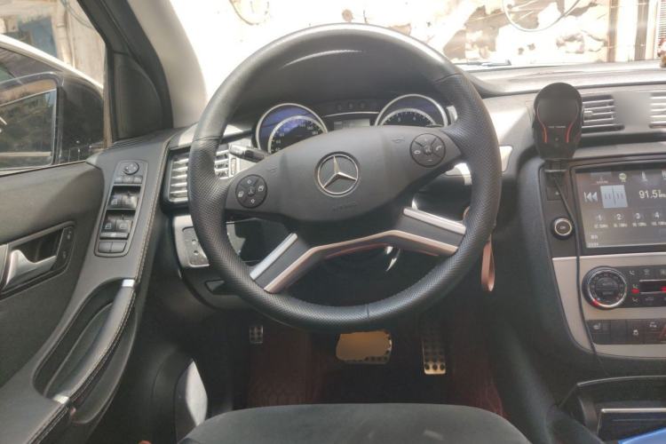 Used Mercedes-Benz R-Class 2017 R 320 4MATIC Business Edition Prestige Model Steering Wheel