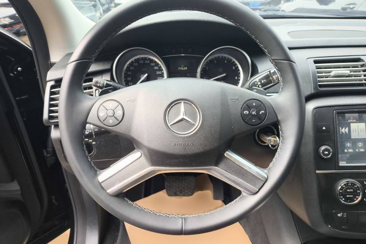 Used Mercedes-Benz R-Class 2017 R 320 4MATIC Business Edition Prestige Model Steering Wheel