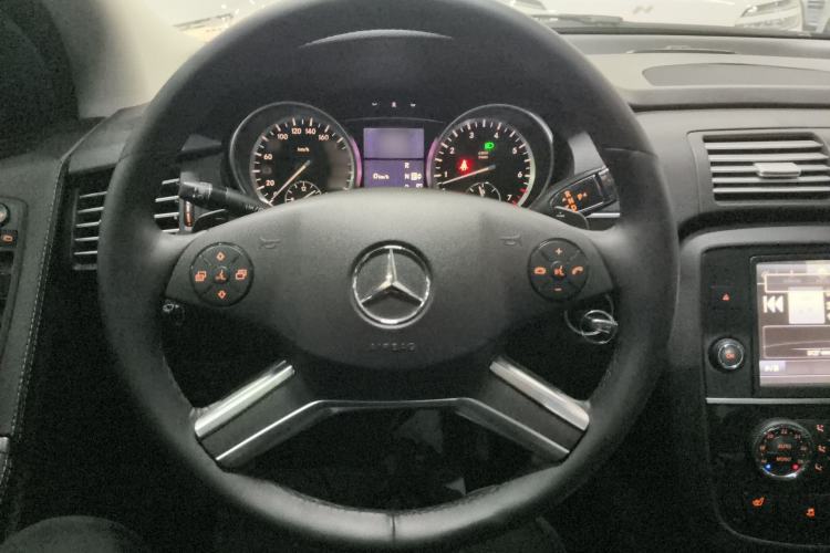 Used Mercedes-Benz R-Class 2017 R 320 4MATIC Business Edition Prestige Model Steering Wheel