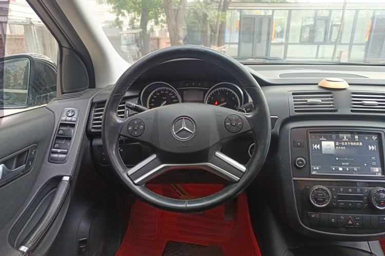 Used Mercedes-Benz R-Class 2017 R 320 4MATIC Business Edition Prestige Model Steering Wheel