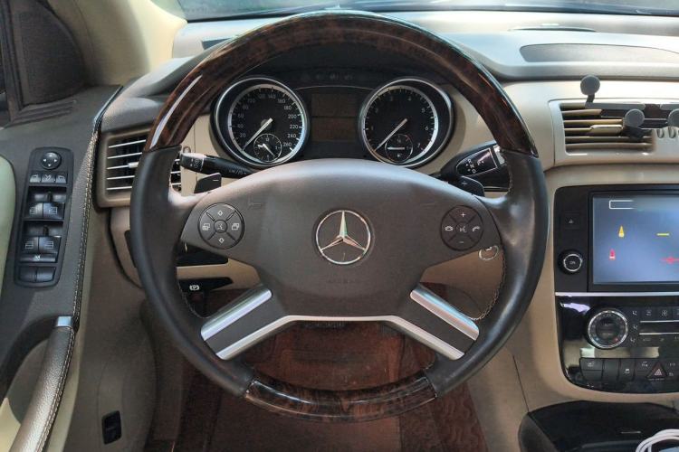 Used Mercedes-Benz R-Class 2017 R 320 4MATIC Business Edition Prestige Model Steering Wheel