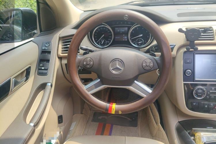 Used Mercedes-Benz R-Class 2017 R 320 4MATIC Business Edition Prestige Model Steering Wheel