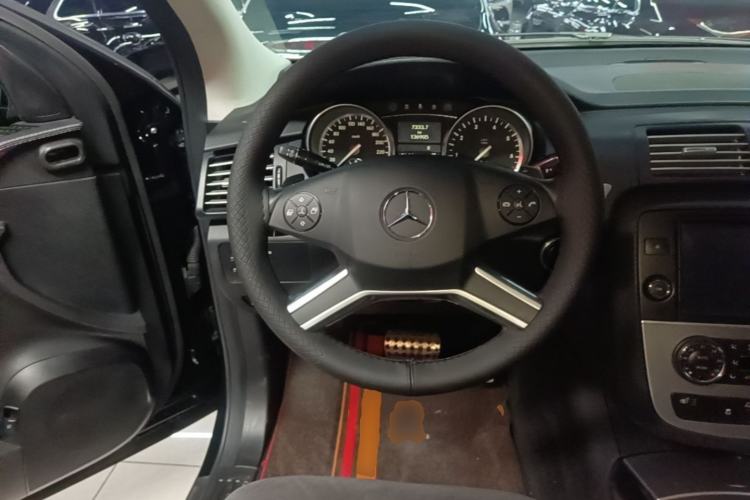 Used Mercedes-Benz R-Class 2017 R 320 4MATIC Business Edition Prestige Model Steering Wheel