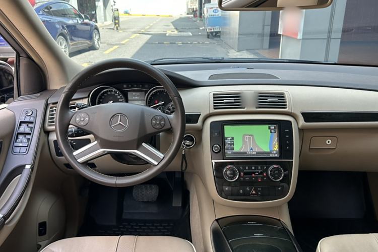 Used Mercedes-Benz R-Class 2017 R 320 4MATIC Business Edition Prestige Model Steering Wheel