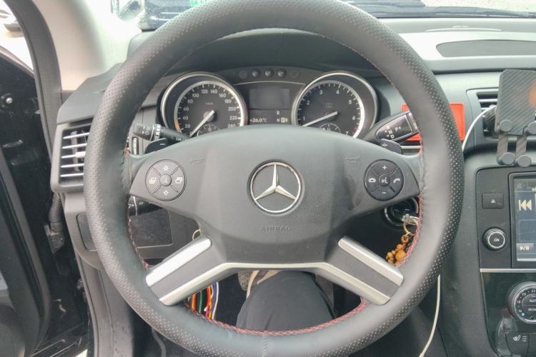 Used Mercedes-Benz R-Class 2017 R 320 4MATIC Business Edition Prestige Model Steering Wheel