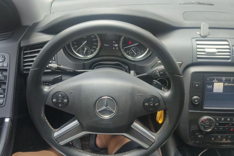Used Mercedes-Benz R-Class 2017 R 320 4MATIC Business Edition Prestige Model Steering Wheel