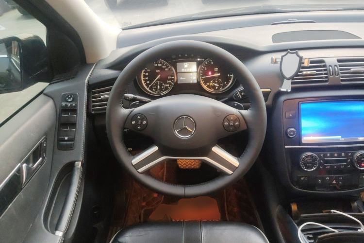 Used Mercedes-Benz R-Class 2017 R 320 4MATIC Business Edition Prestige Model Steering Wheel