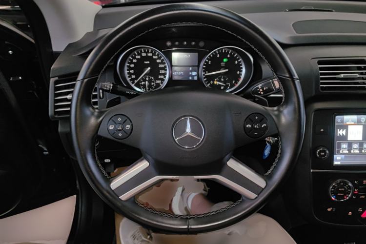 Used Mercedes-Benz R-Class 2017 R 320 4MATIC Business Edition Prestige Model Steering Wheel