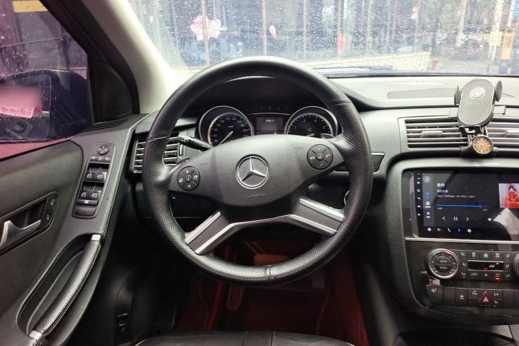 Used Mercedes-Benz R-Class 2017 R 320 4MATIC Business Edition Prestige Model Steering Wheel