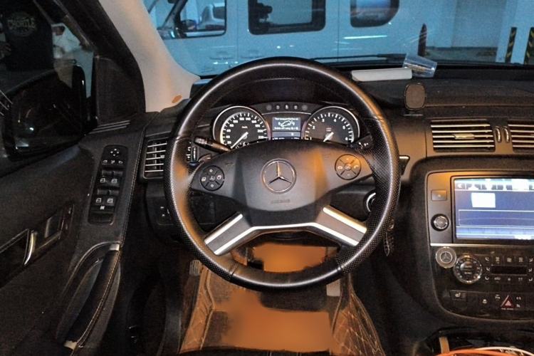 Used Mercedes-Benz R-Class 2017 R 320 4MATIC Business Edition Prestige Model Steering Wheel