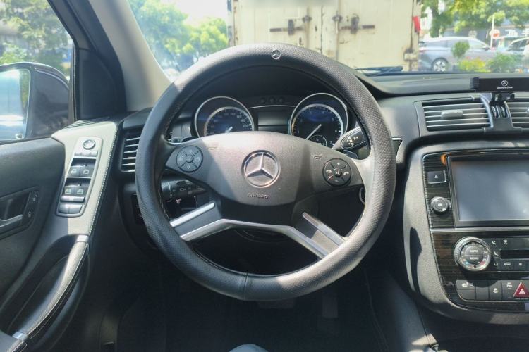 Used Mercedes-Benz R-Class 2017 R 320 4MATIC Business Edition Prestige Model Steering Wheel