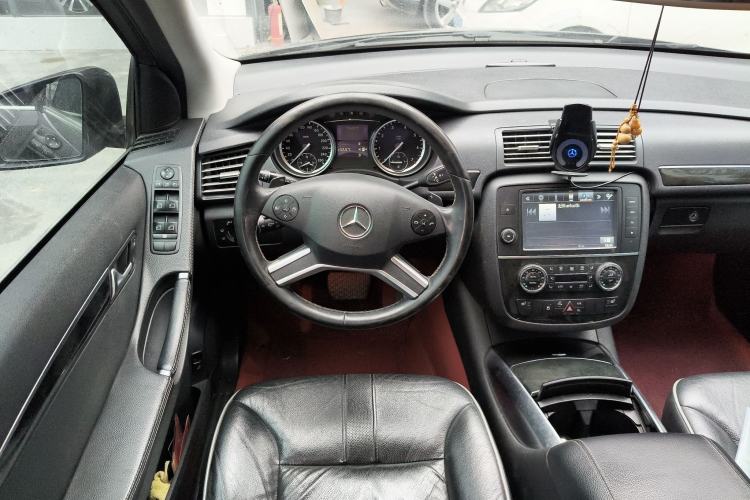 Used Mercedes-Benz R-Class 2017 R 320 4MATIC Business Edition Prestige Model Steering Wheel