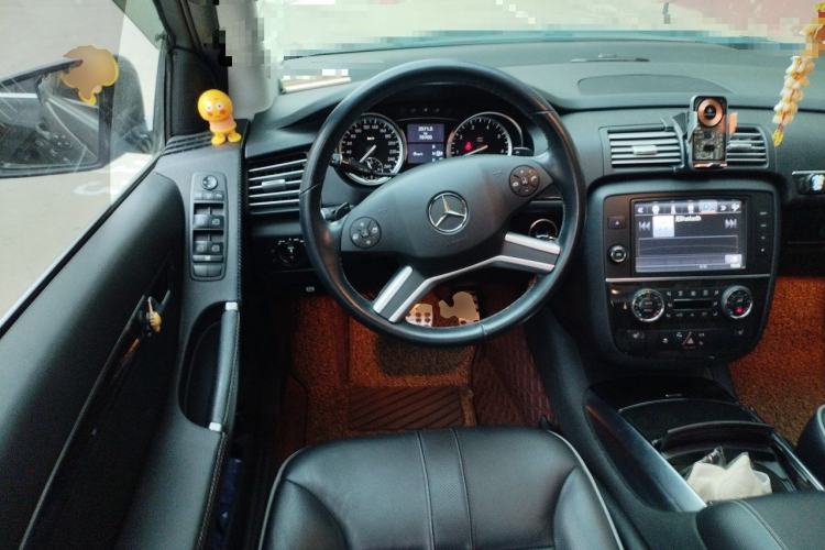 Used Mercedes-Benz R-Class 2017 R 320 4MATIC Business Edition Prestige Model Steering Wheel