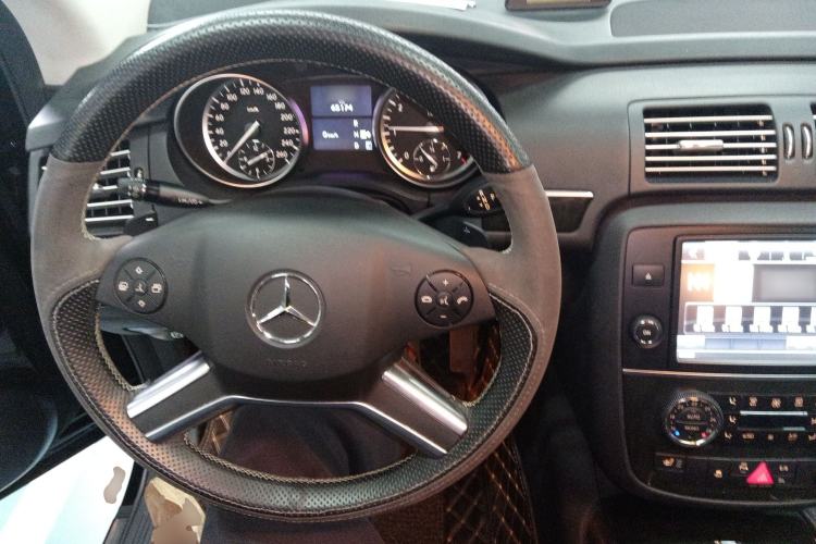 Used Mercedes-Benz R-Class 2017 R 320 4MATIC Business Edition Prestige Model Steering Wheel
