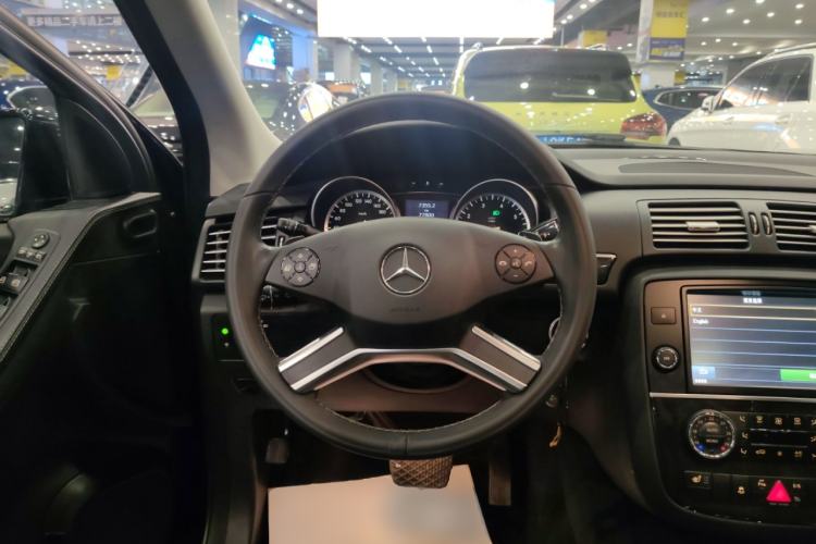 Used Mercedes-Benz R-Class 2017 R 320 4MATIC Business Edition Prestige Model Steering Wheel