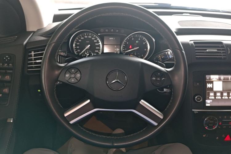 Used Mercedes-Benz R-Class 2017 R 320 4MATIC Business Edition Prestige Model Steering Wheel
