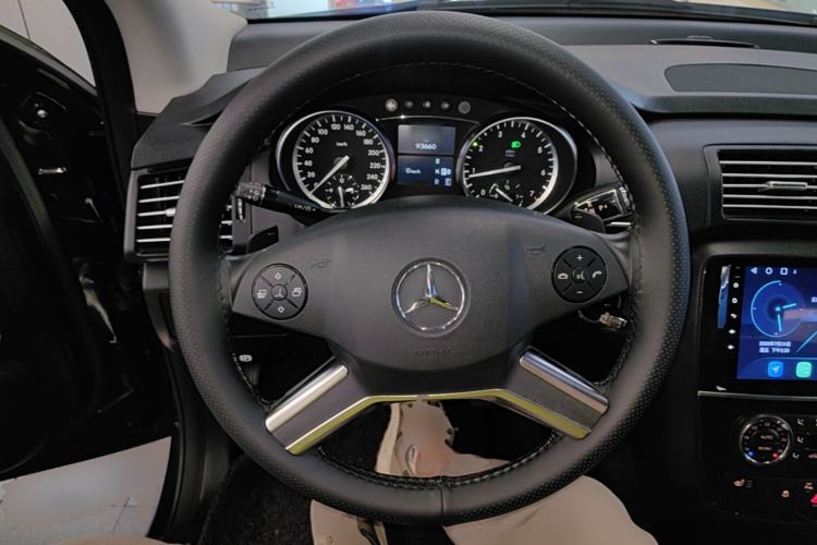 Used Mercedes-Benz R-Class 2017 R 320 4MATIC Business Edition Prestige Model Steering Wheel