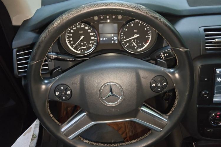 Used Mercedes-Benz R-Class 2017 R 320 4MATIC Business Edition Prestige Model Steering Wheel