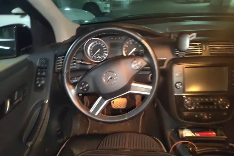 Used Mercedes-Benz R-Class 2017 R 320 4MATIC Business Edition Prestige Model Steering Wheel
