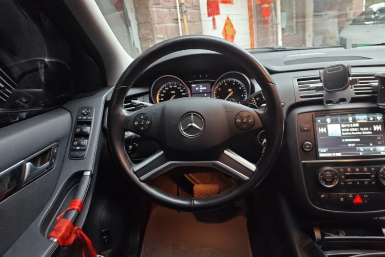 Used Mercedes-Benz R-Class 2017 R 320 4MATIC Business Edition Prestige Model Steering Wheel