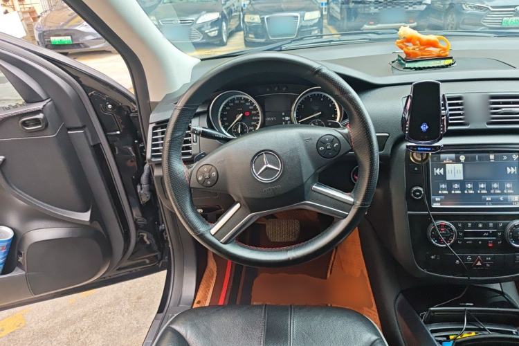 Used Mercedes-Benz R-Class 2017 R 320 4MATIC Business Edition Prestige Model Steering Wheel