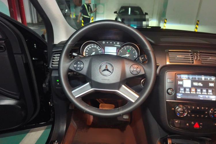 Used Mercedes-Benz R-Class 2017 R 320 4MATIC Business Edition Prestige Model Steering Wheel