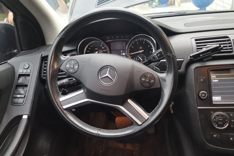 Used Mercedes-Benz R-Class 2017 R 320 4MATIC Business Edition Prestige Model Steering Wheel