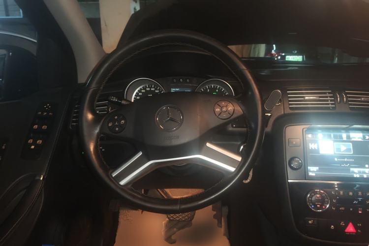 Used Mercedes-Benz R-Class 2017 R 320 4MATIC Business Edition Prestige Model Steering Wheel