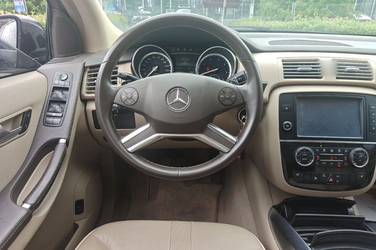 Used Mercedes-Benz R-Class 2017 R 320 4MATIC Business Edition Prestige Model Steering Wheel