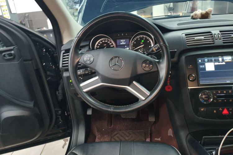 Used Mercedes-Benz R-Class 2017 R 320 4MATIC Business Edition Prestige Model Steering Wheel