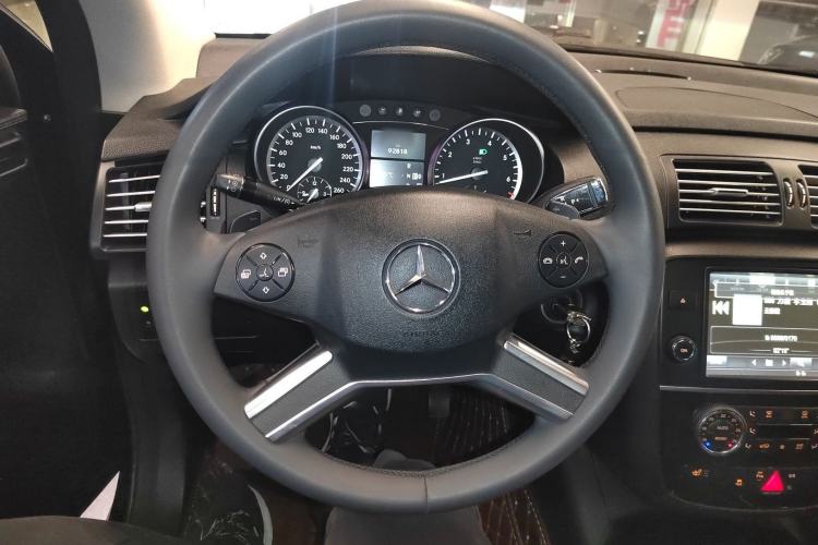 Used Mercedes-Benz R-Class 2017 R 320 4MATIC Business Edition Prestige Model Steering Wheel