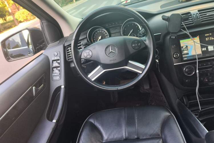 Used Mercedes-Benz R-Class 2017 R 320 4MATIC Business Edition Prestige Model Steering Wheel