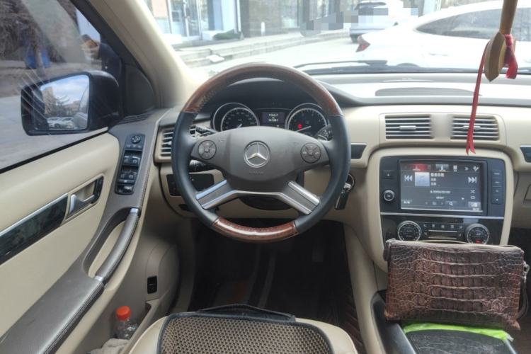 Used Mercedes-Benz R-Class 2017 R 320 4MATIC Business Edition Prestige Model Steering Wheel