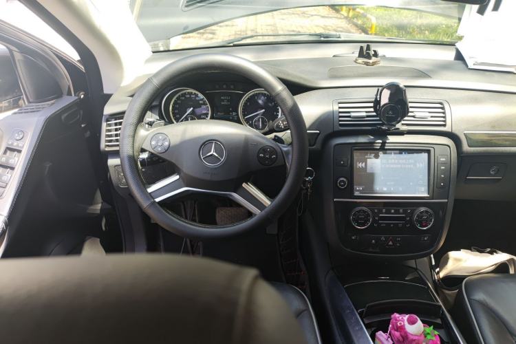 Used Mercedes-Benz R-Class 2017 R 320 4MATIC Business Edition Prestige Model Steering Wheel