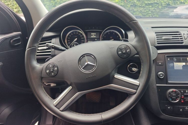 Used Mercedes-Benz R-Class 2017 R 320 4MATIC Business Edition Prestige Model Steering Wheel