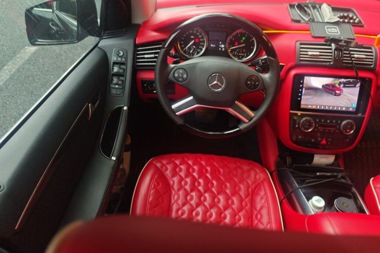 Used Mercedes-Benz R-Class 2017 R 320 4MATIC Business Edition Prestige Model Steering Wheel