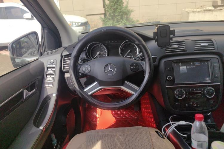 Used Mercedes-Benz R-Class 2017 R 320 4MATIC Business Edition Prestige Model Steering Wheel