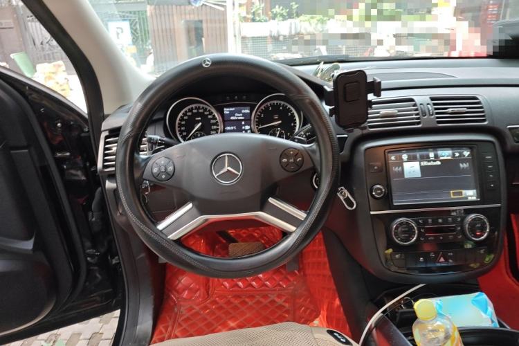 Used Mercedes-Benz R-Class 2017 R 320 4MATIC Business Edition Prestige Model Steering Wheel