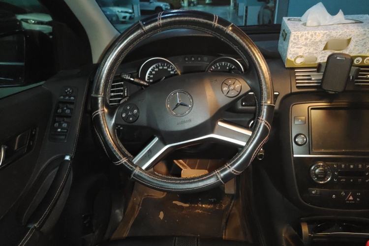 Used Mercedes-Benz R-Class 2017 R 320 4MATIC Business Edition Prestige Model Steering Wheel