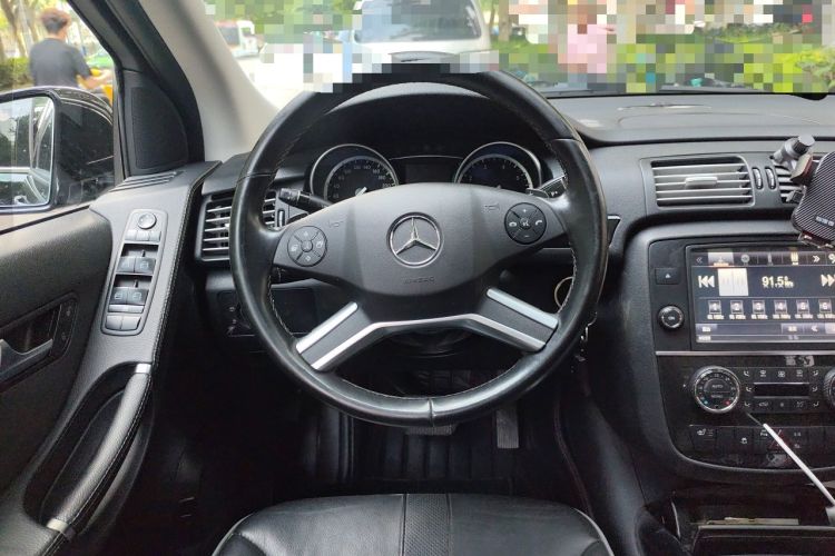 Used Mercedes-Benz R-Class 2017 R 320 4MATIC Business Edition Prestige Model Steering Wheel