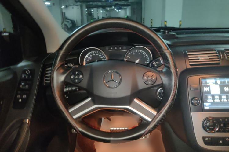 Used Mercedes-Benz R-Class 2017 R 320 4MATIC Business Edition Prestige Model Steering Wheel
