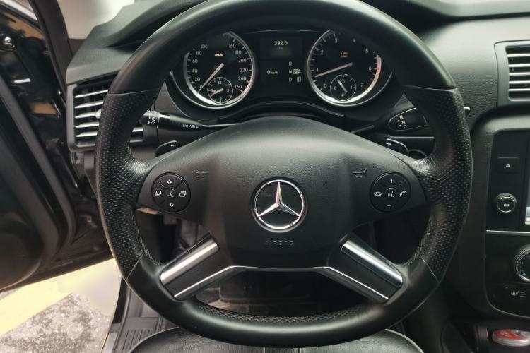 Used Mercedes-Benz R-Class 2017 R 400 4MATIC Exclusive Edition Steering Wheel