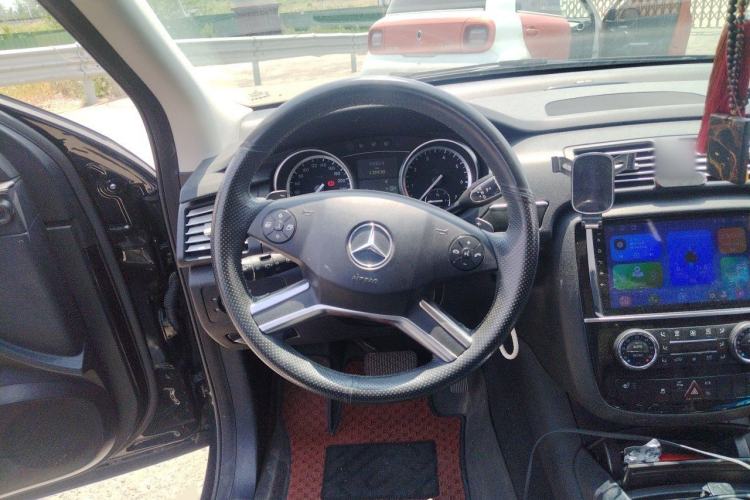 Used Mercedes-Benz R-Class 2017 R 320 4MATIC Business Edition Prestige Model Steering Wheel