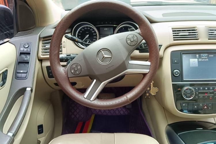 Used Mercedes-Benz R-Class 2017 R 320 4MATIC Business Edition Prestige Model Steering Wheel