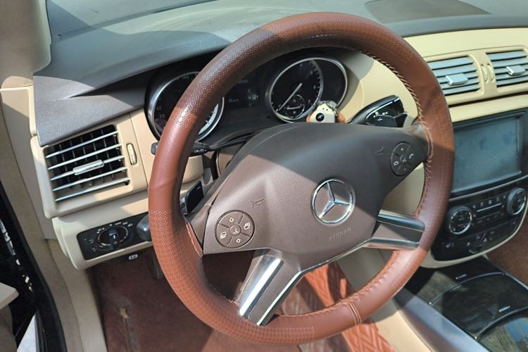 Used Mercedes-Benz R-Class 2017 R 320 4MATIC Business Edition Prestige Model Steering Wheel