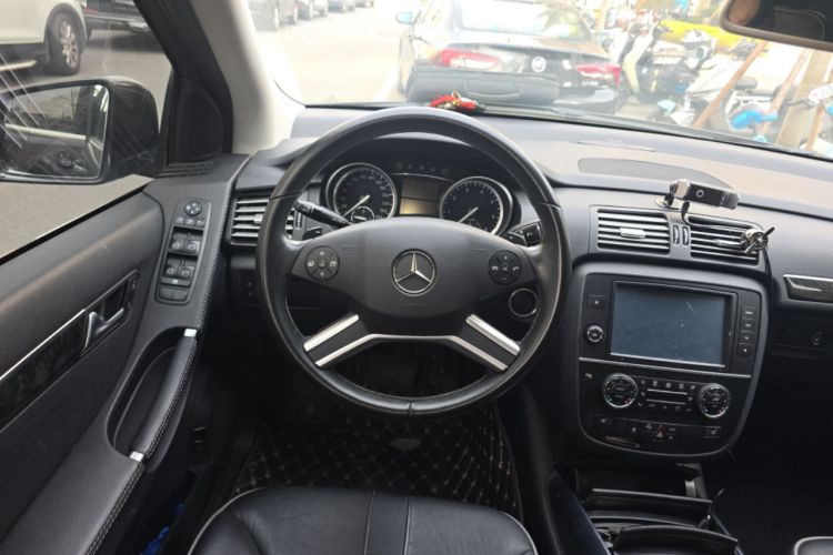 Used Mercedes-Benz R-Class 2017 R 320 4MATIC Business Edition Prestige Model Steering Wheel
