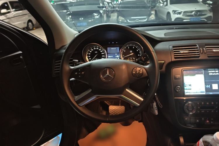 Used Mercedes-Benz R-Class 2017 R 320 4MATIC Business Edition Prestige Model Steering Wheel