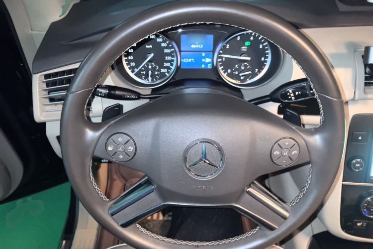 Used Mercedes-Benz R-Class 2017 R 320 4MATIC Business Edition Prestige Model Steering Wheel