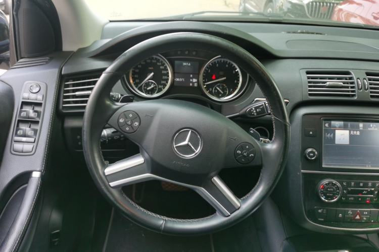 Used Mercedes-Benz R-Class 2017 R 320 4MATIC Business Edition Prestige Model Steering Wheel
