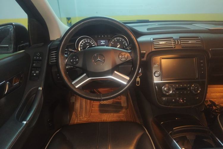 Used Mercedes-Benz R-Class 2017 R 320 4MATIC Business Edition Prestige Model Steering Wheel